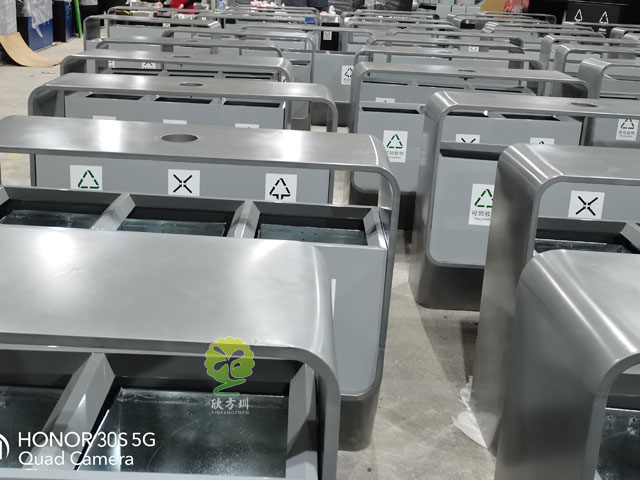 惠州商業(yè)街戶(hù)外不銹鋼垃圾箱廠家分類(lèi)定制