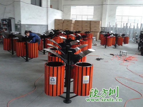 美化公園環(huán)境，就選河源鋼木垃圾桶